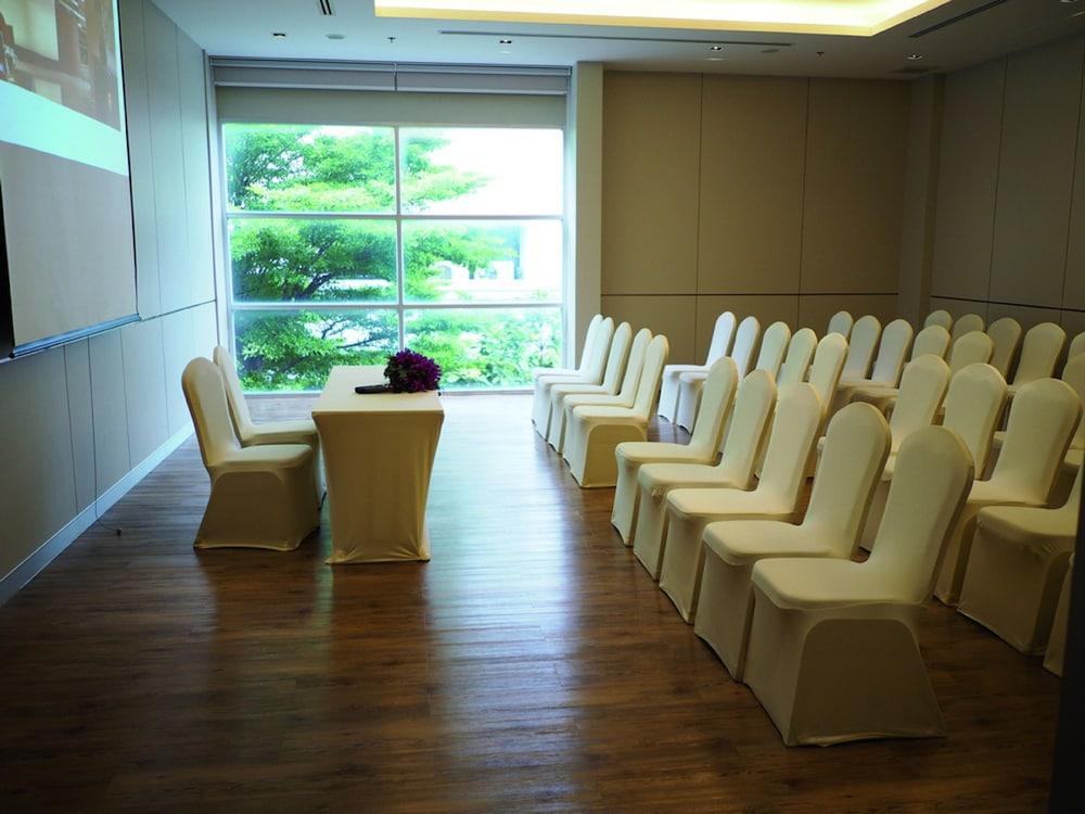 בנגקוק Bangna Pride Hotel & Residence מראה חיצוני תמונה