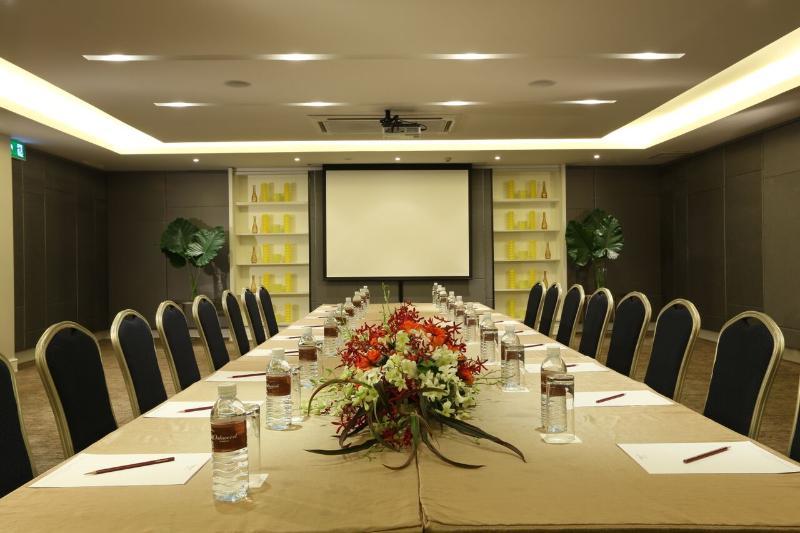 בנגקוק Bangna Pride Hotel & Residence מראה חיצוני תמונה